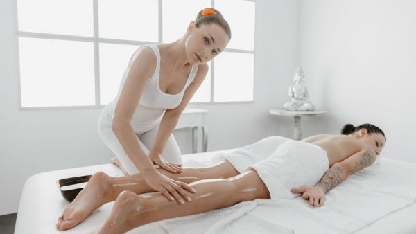 69 facesitting lesbians oil massage - Massage Rooms