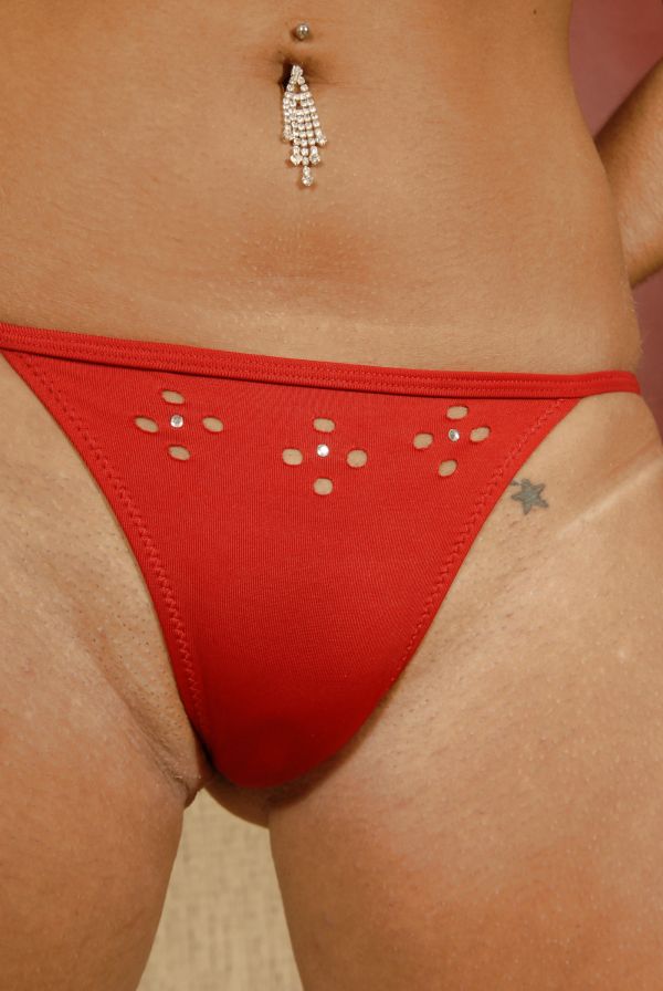 18 Year Old Hottie Sports a Juicy Cameltoe That Gets Drilled - Camel Toe HOs