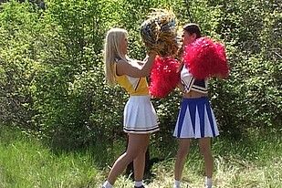 Blonde Brunette Cheerleaders Fucking - Real Teens Kissing