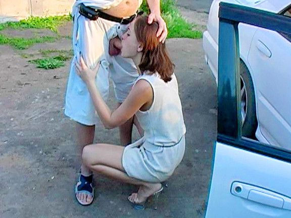 Deep blowjob in the car and outdoors - Pickup Fuck