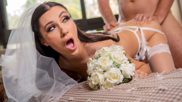 Runaway Bride Needs Dick - Brazzers Exxtra