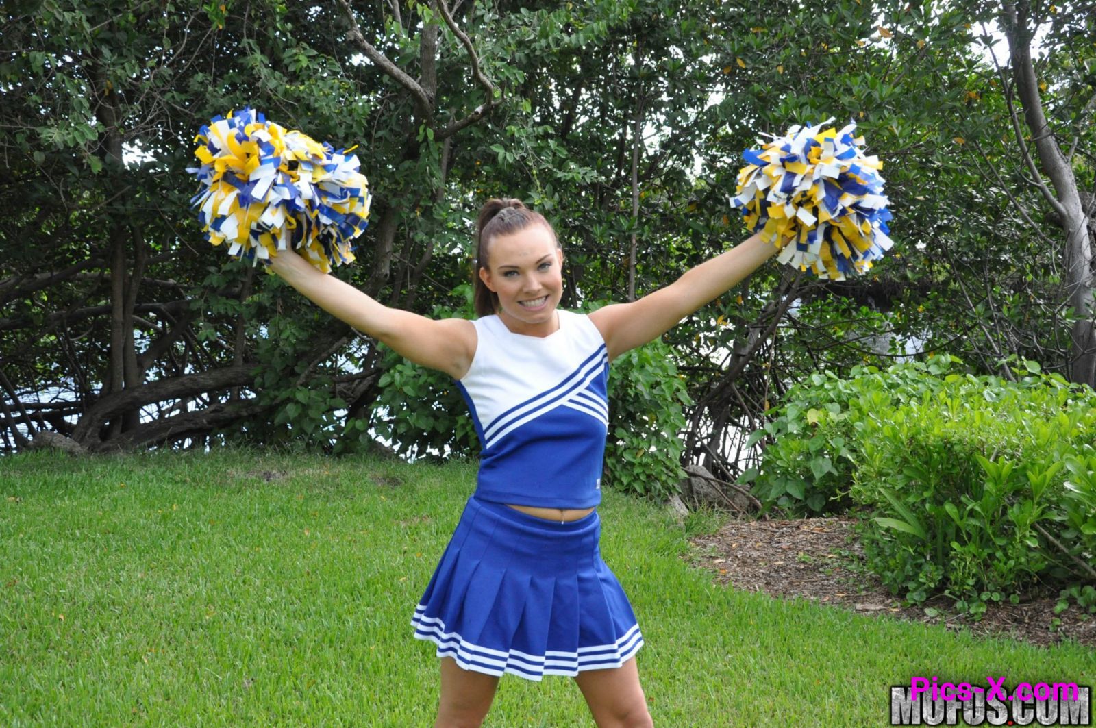 Cheerleader Teen Home Video - I Know That Girl - Image 1
