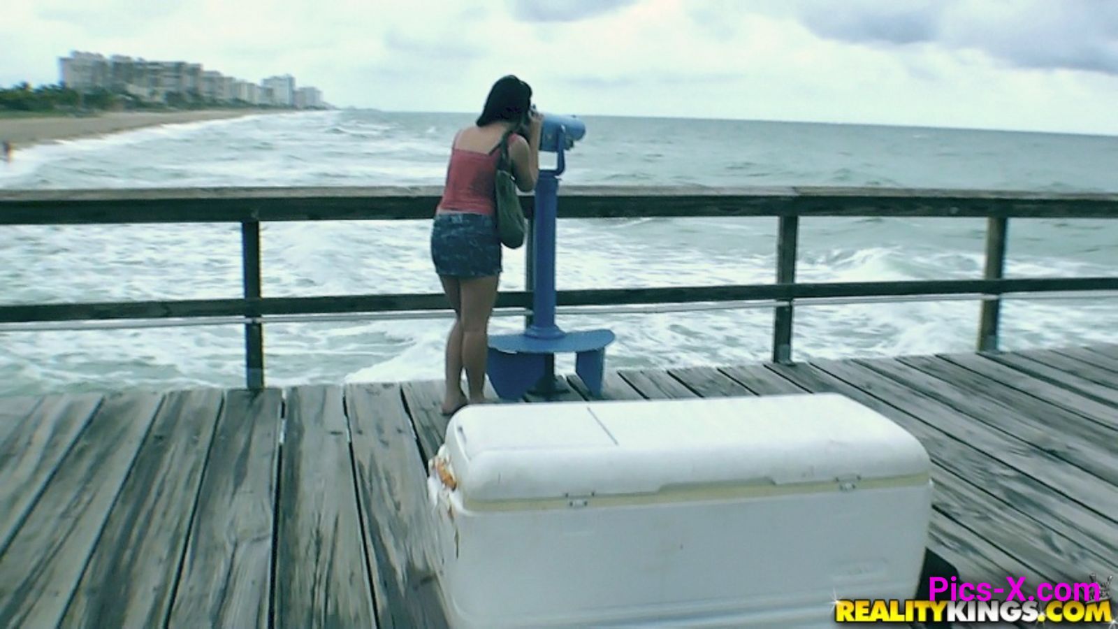 Pier Pussy - Street BlowJobs - Image 1