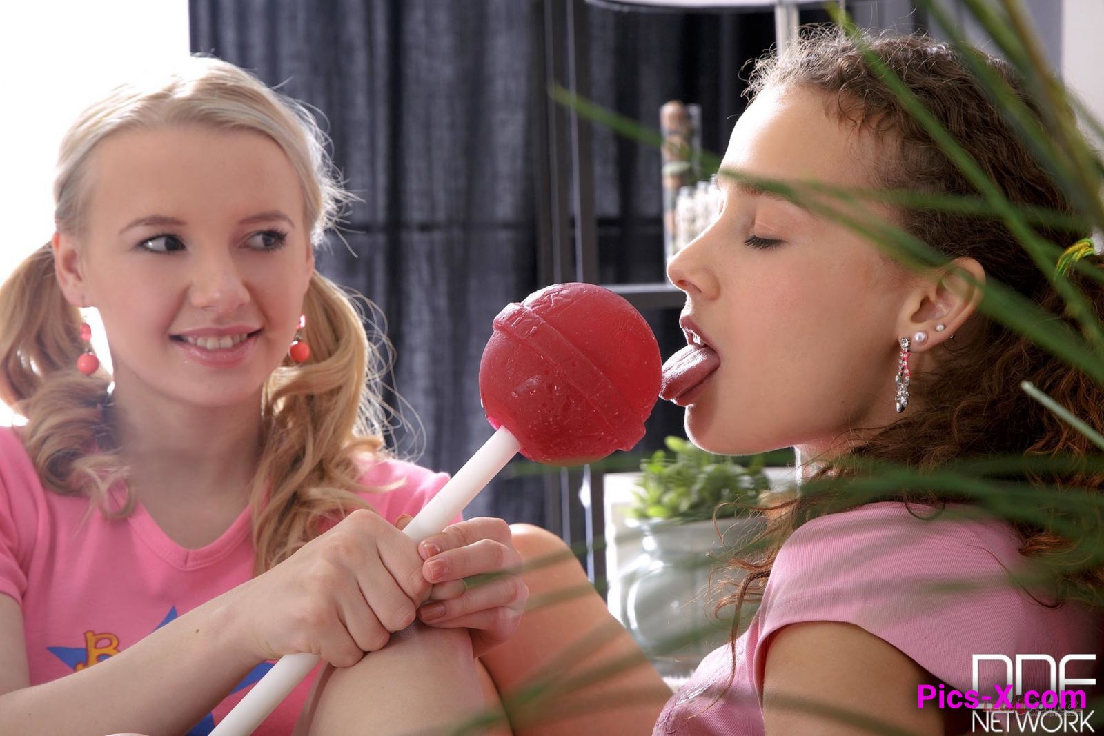 Lollipops not Cocks - Girls Hit The Pink Sweet Spot - Porn World - Image 1