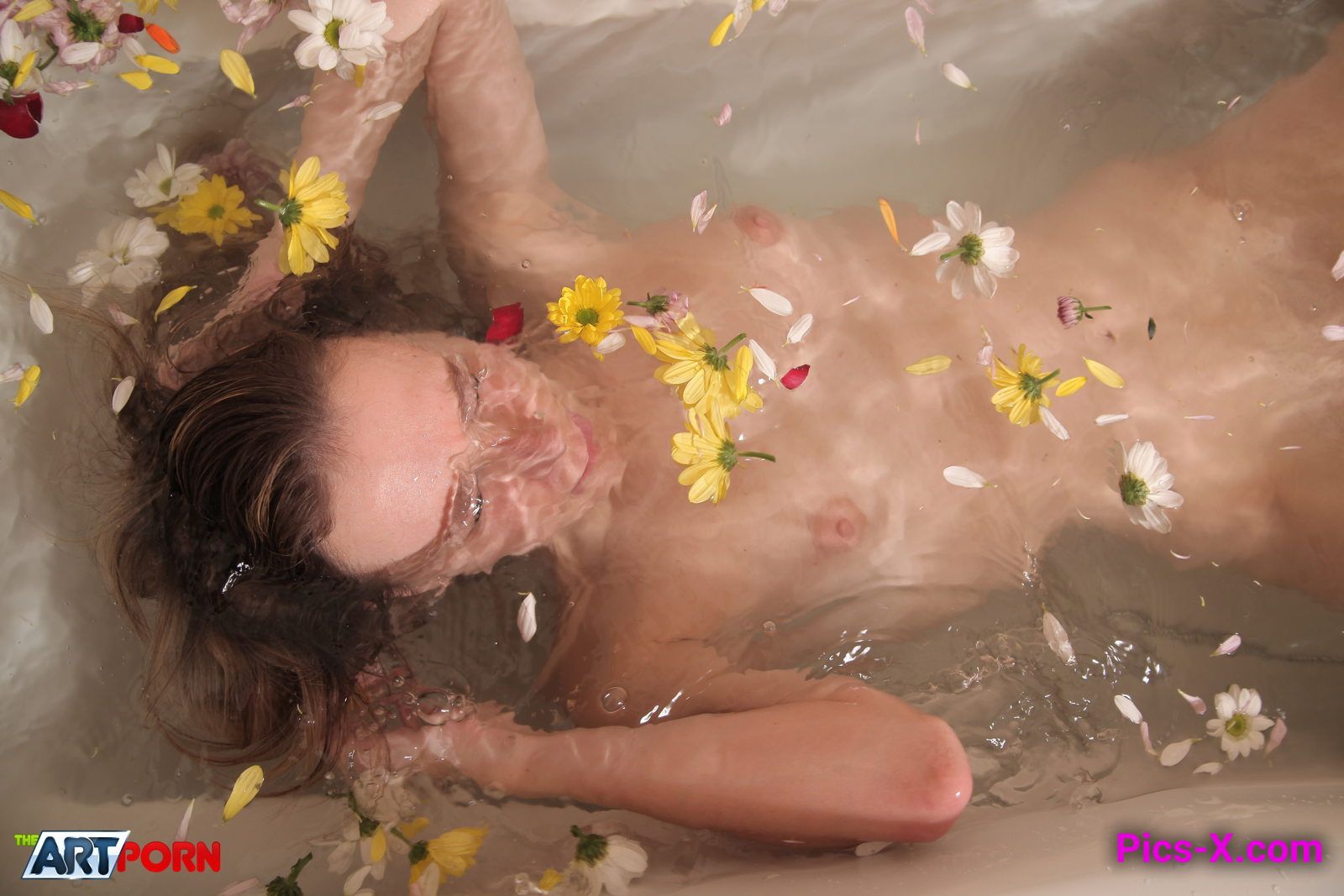 Bathing in flowers - The Art Porn - Image 1