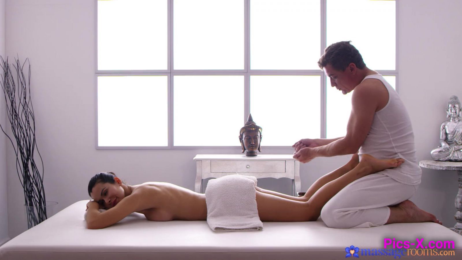 Sweet Italian girl's first massage - Massage Rooms - Image 1