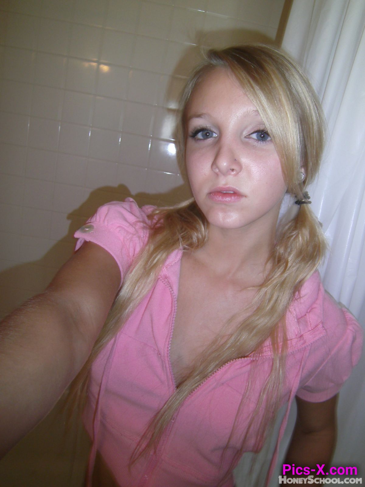 Issy In The Bathroom - Image 1